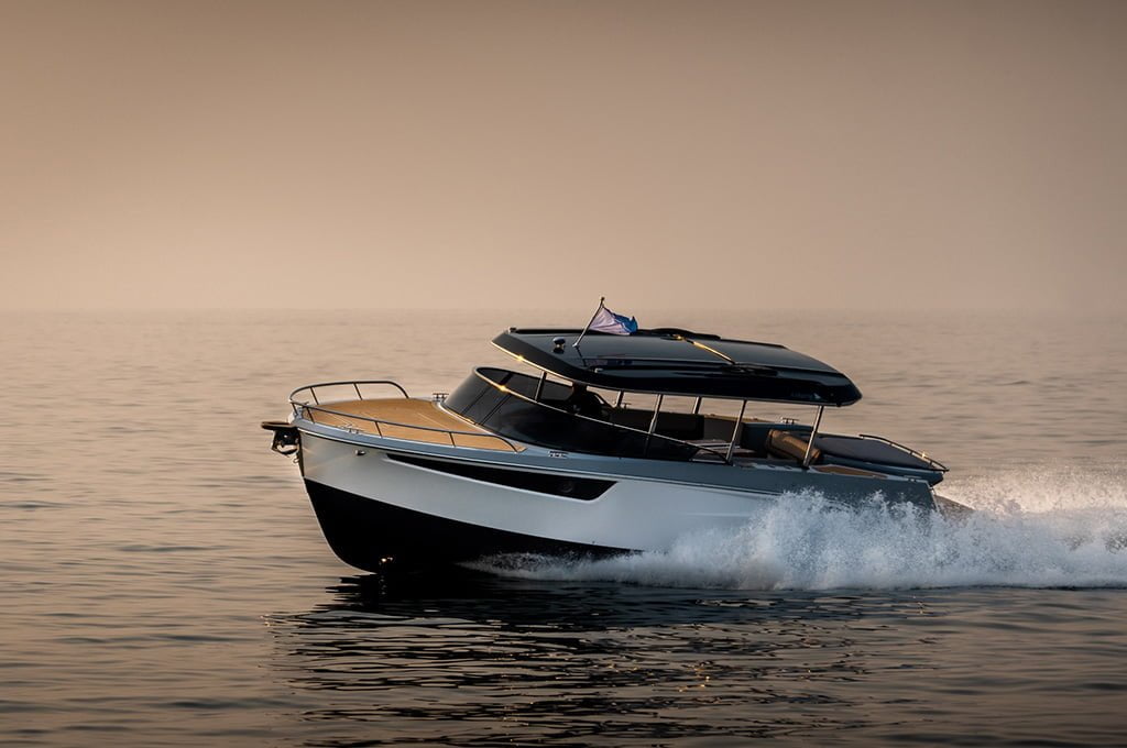 28′ Cabin Motor Yacht