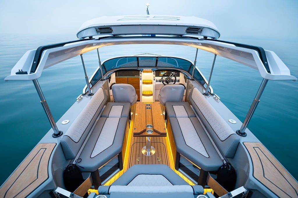 alfastreet-marine-25-cabin-outboard-deck