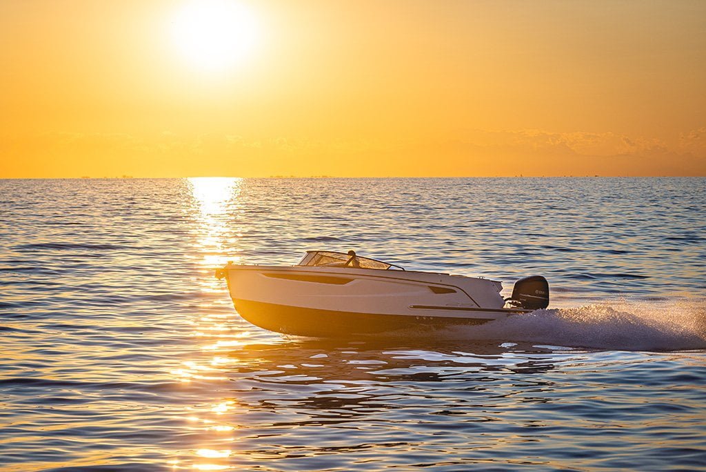 25′ Cabin Evo Outboard