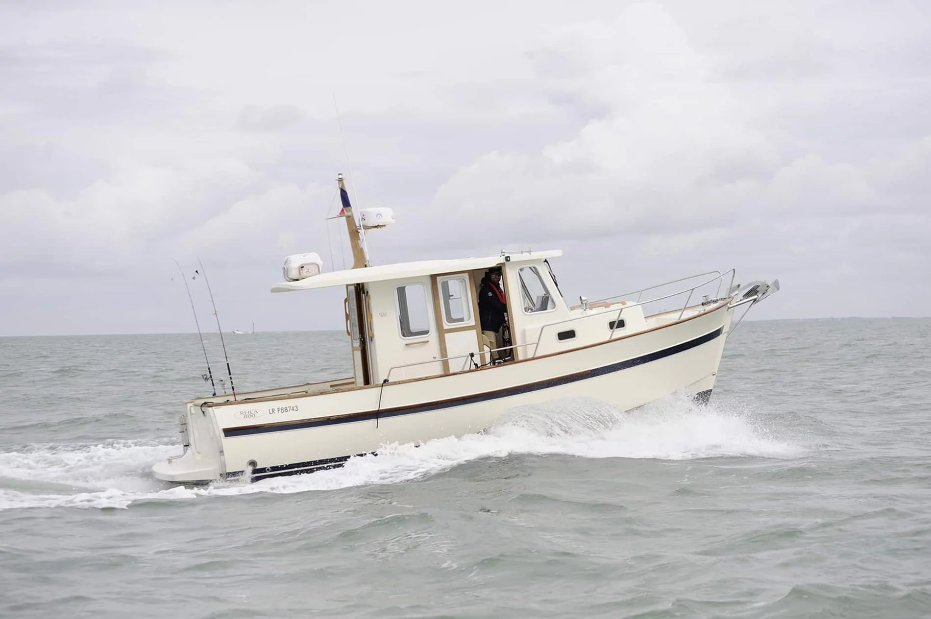 Rhéa Marine 800 Timonier Freizeit-, Fischer- und Küstenboot